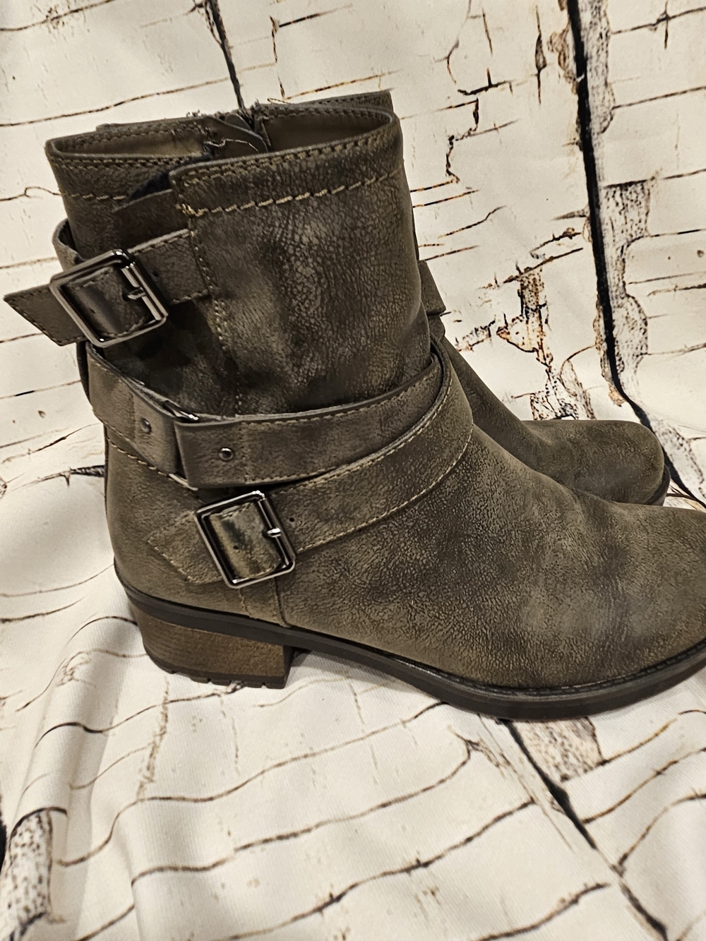 White Mountain Bugler Moto Ankle Boots Gray Distressed Buckle Side Zip Size 9